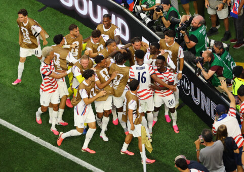 USA had no trouble with Paraguay in the third opening match.