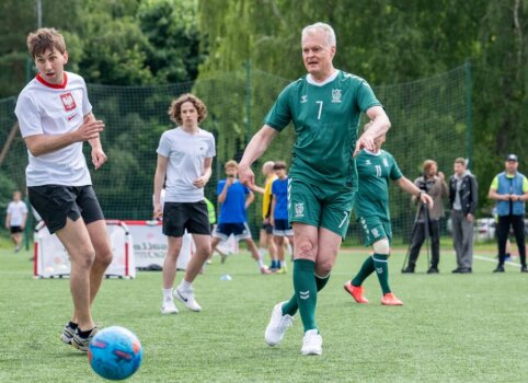 G. Nausėda ran onto the football field