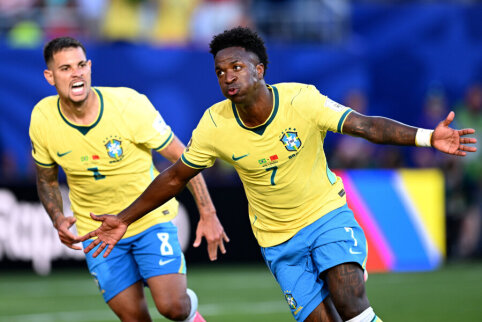 Vinicius tried to replicate the legendary Pele's goal celebration.