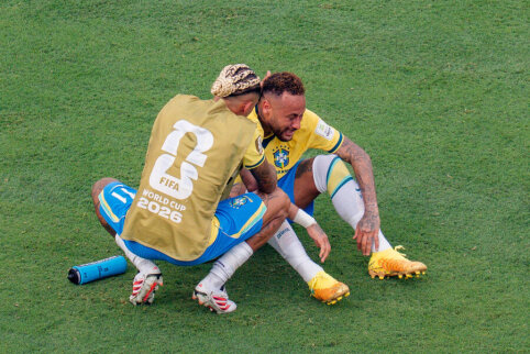 Neymar, who didn’t shine at the World Championship, sat down at the poker table.