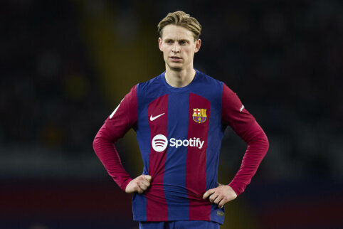 F. de Jong has been sidelined for a long period.
