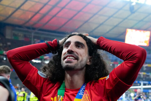 M. Cucurella kept his promise: a tattoo featuring the coach's image is already becoming visible.