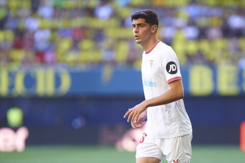 Longtime Sevilla player J. Sanchez will take flight to the Bournemouth team.