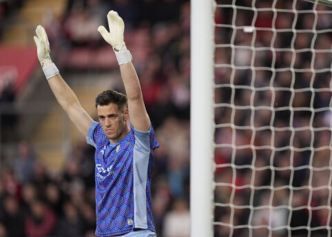 Two backup goalkeepers leave Manchester United club