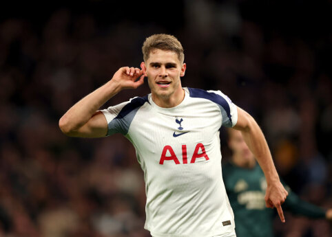 After signing a new contract with Tottenham, M. van de Ven was tempted by a solid salary.