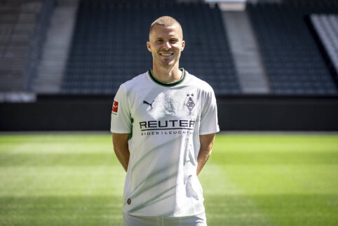 N. Elvedi will leave Borussia Mönchengladbach after eleven years.