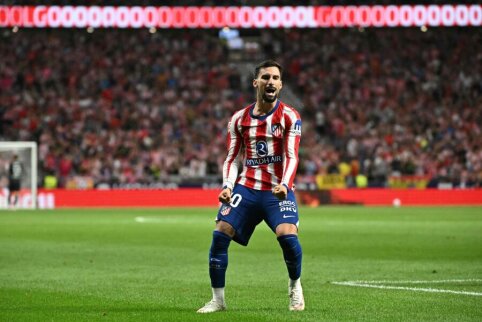 Stunning goals by A. Baena and K. Lee secured Atletico's first victory of the new season.