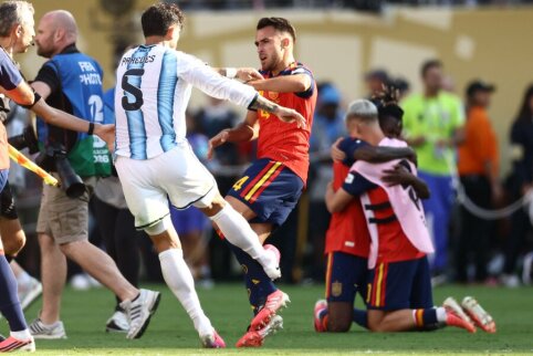 L. Paredes and N. Molina receive long FIFA ban for outburst after World Cup final.