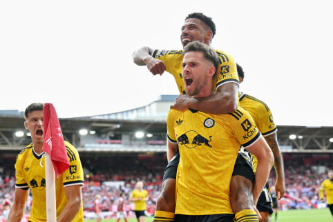 A. Stach's penalty kick snatched victory for Leeds United