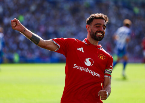 B. Fernandes' three goals secured victory for Manchester United.