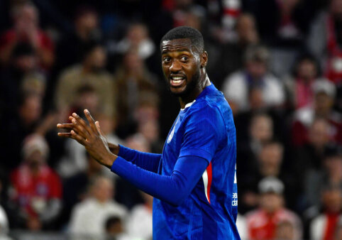 Tottenham strengthens by signing Chelsea team defender