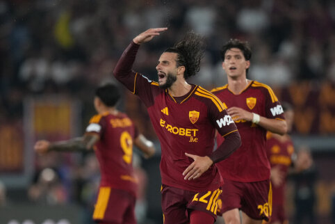 Late in the game, 'Roma' broke 'Atalanta' with a barrage of strikes.