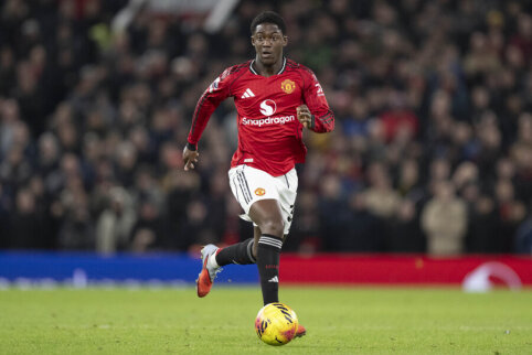 M. Carrick praised the improving defender K. Mainoo.