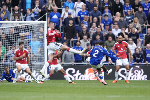 Amazing A. Maitland-Niles strike snatches a point for Everton against Man Utd