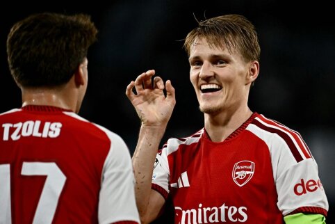 Arsenal triumphed in the hot Napoli stadium