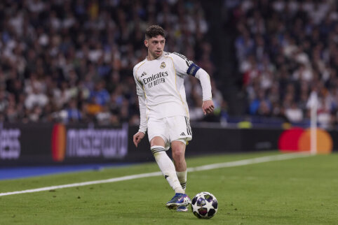 F. Valverde suffered a serious ankle injury