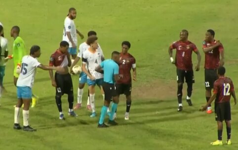 Curiosity: two players ejected from the field for pulling an opponent's hair.