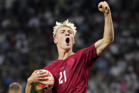 R. Hojlund celebrated in C. Ronaldo style and pushed the Portuguese coach.