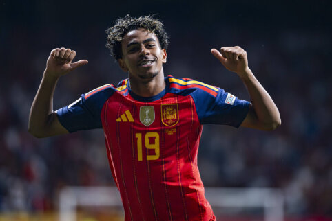 Remarkable L. Yamalia's goal helped Spain overcome Czech Republic