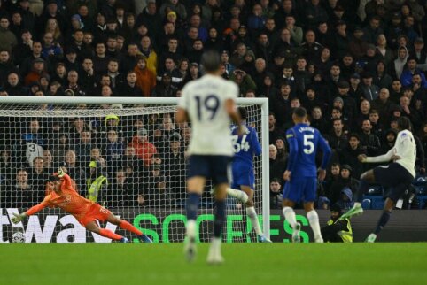 C. Palmer was sent off as Chelsea lost to Tottenham