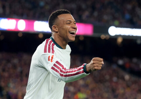 K. Mbappé joins the list of Real Madrid's best forwards