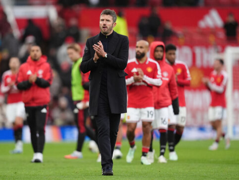Clear message from Man Utd fans: support for M. Carrick, boos for the players