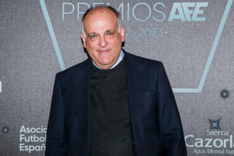 "La Liga” chief J. Tebas fell to his knees before the Chinese.