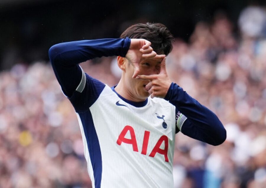 H. Son on the call with H. Kane and the Europa League final against Tottenham