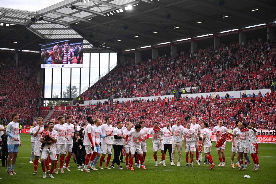 RB Leipzig handed a spot in Europe to the Mainz team.