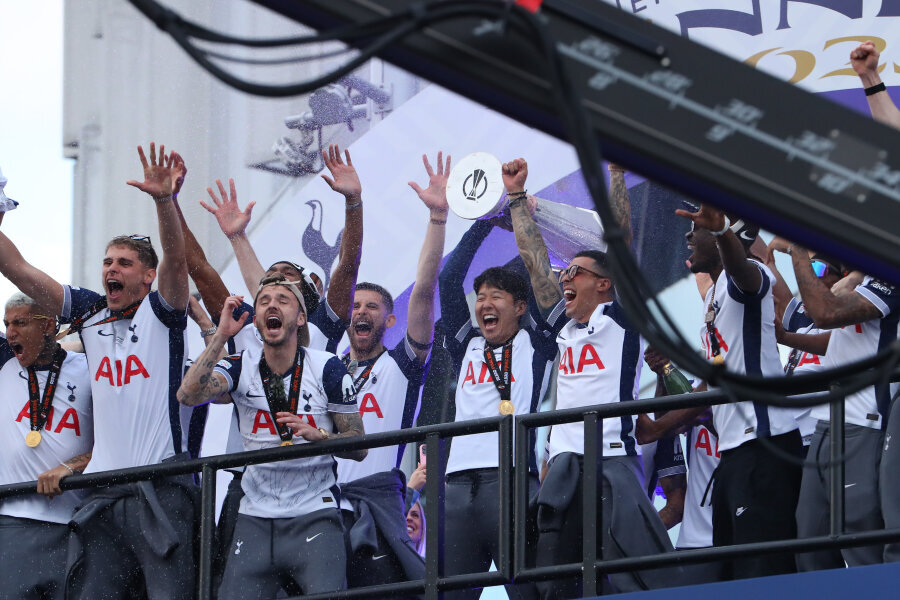 Moments from the Tottenham title parade: A. Postecoglou made another promise.