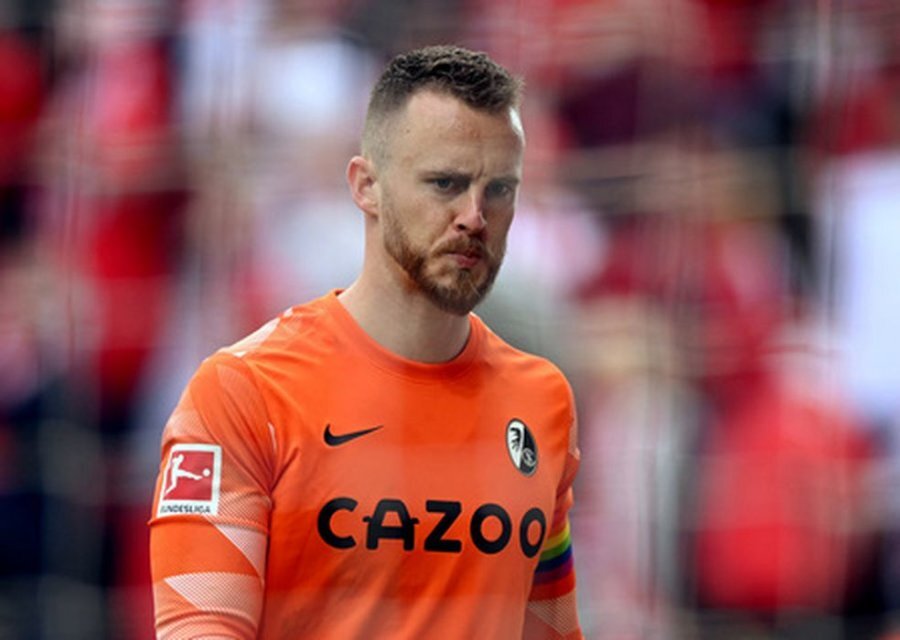 M. Flekken officially transferred to Bayer club.