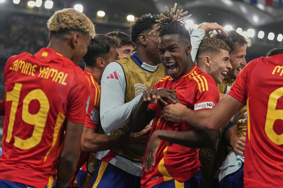 Spaniards with a stunning advantage advanced to the Nations League final.