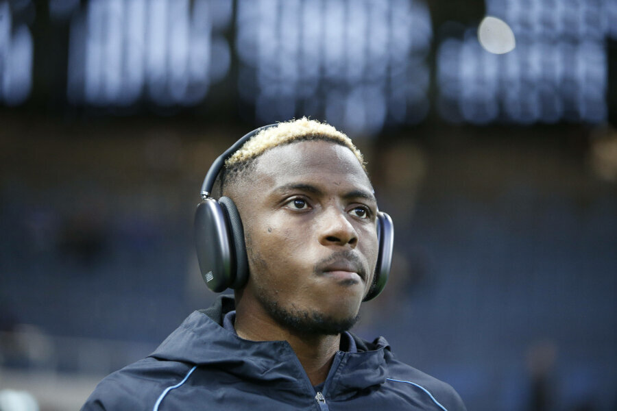 Al Hilal is closing in on the acquisition of V. Osimhen.