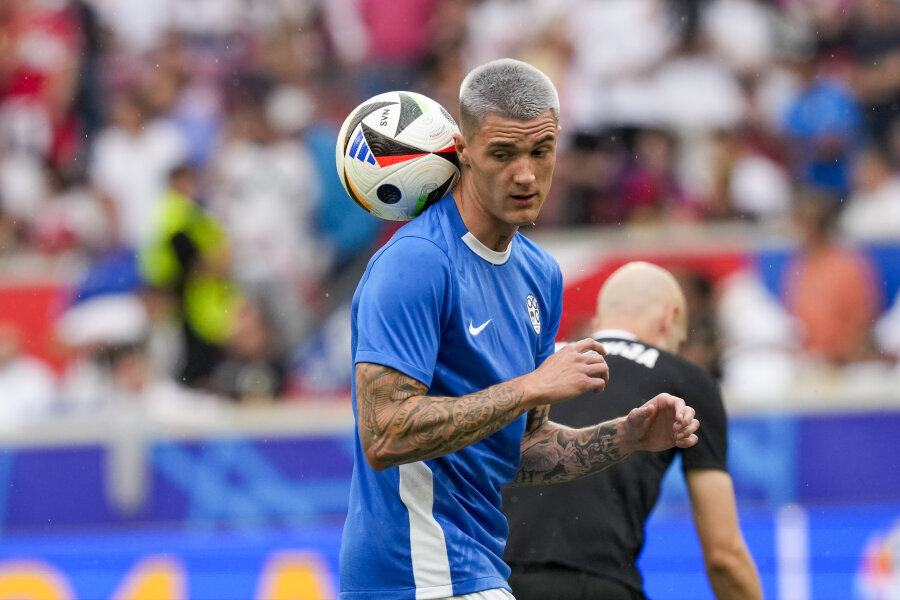 Arsenal doesn't want to overpay for famous forwards.