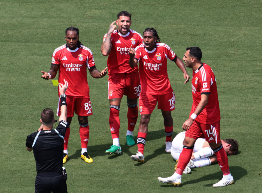 World Club Cup: "Benfica" knocked "Bayern" down.