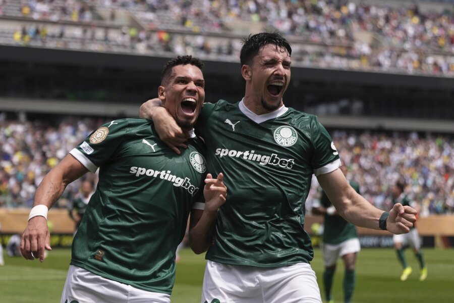 Palmeiras advanced to the FIFA Club World Cup quarterfinals.