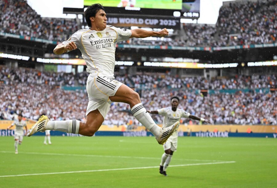 "Real" advanced to the quarterfinals of the FIFA Club World Cup tournament.