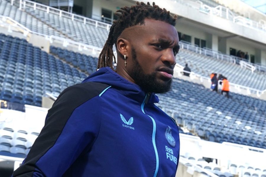 A. Saint-Maximin highlighted an illegal matter encountered at the Fenerbahce club.