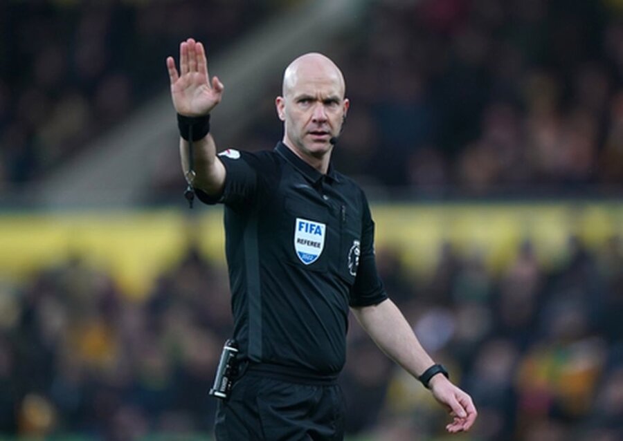 Bayern fans are outraged by the referee for the upcoming match against PSG.