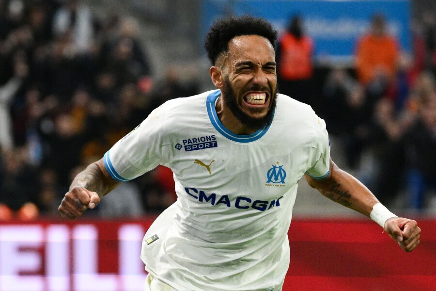 P. Aubameyang leaves Saudi Arabia and may return to Europe.