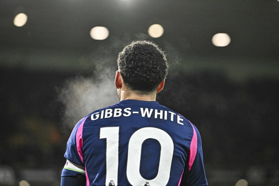 Nottingham Forest blocks M. Gibbs-White's transfer to Tottenham