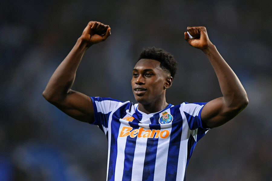 The Porto club acquired all rights to forward S. Omorodion.