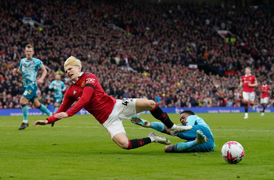 Chelsea and Man Utd are discussing potential star swaps.