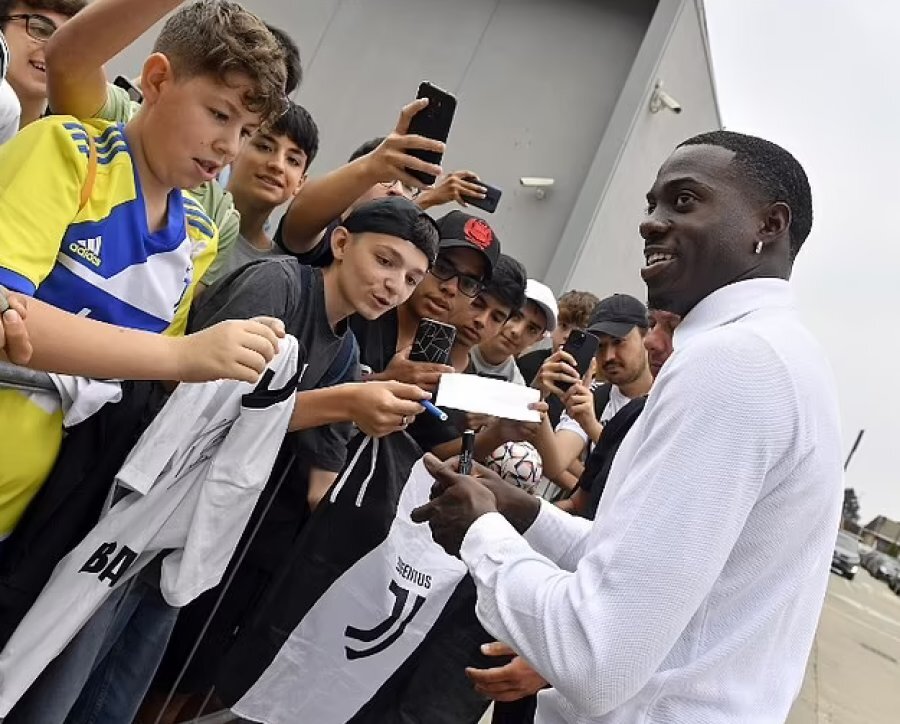 T. Weah will join the attacking line of the Marseille club.