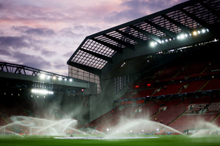 A. Slotas confirmed that D. Jota's family will be at Anfield stadium this evening.