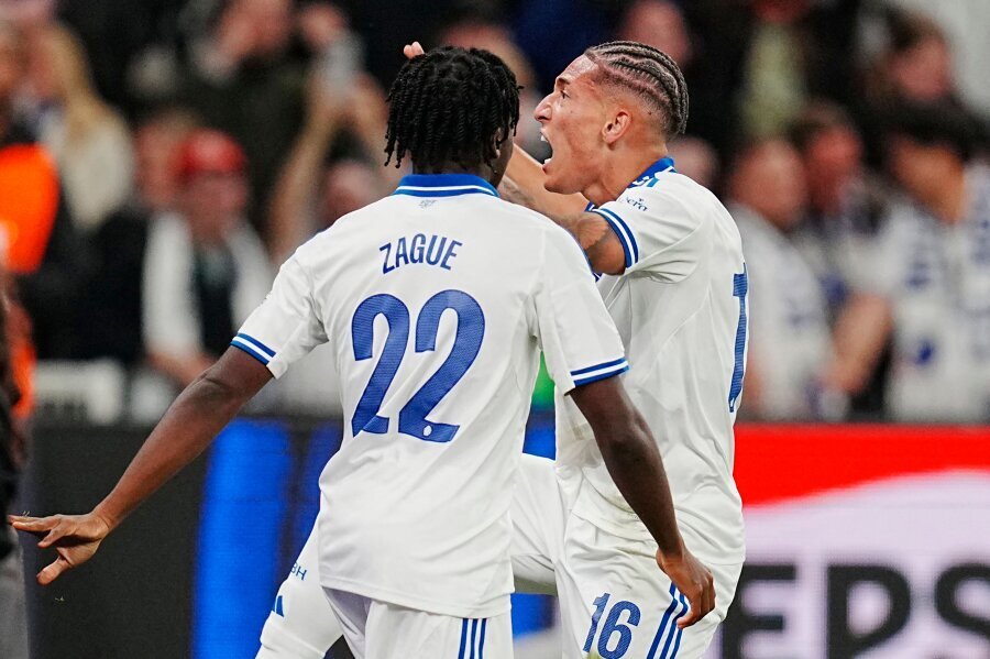 Copenhagen draws 2-2 with Bayer club