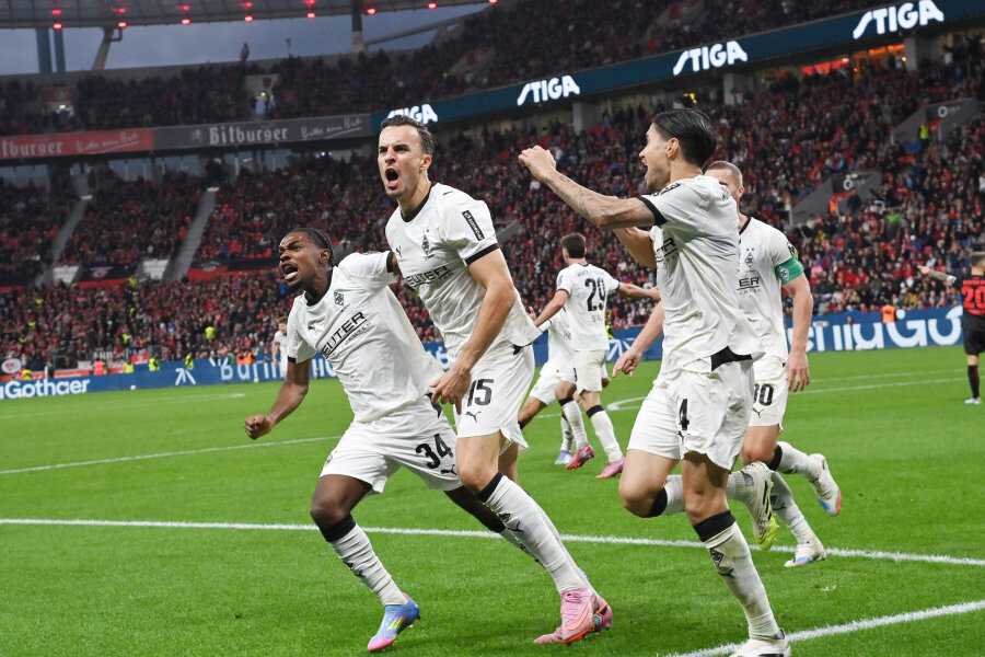 Borussia Mönchengladbach fought to a draw with the Bayer team.