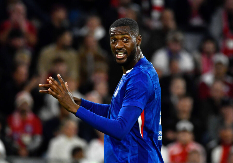 E. Maresca: "T. Adarabioyo has suffered a calf injury."