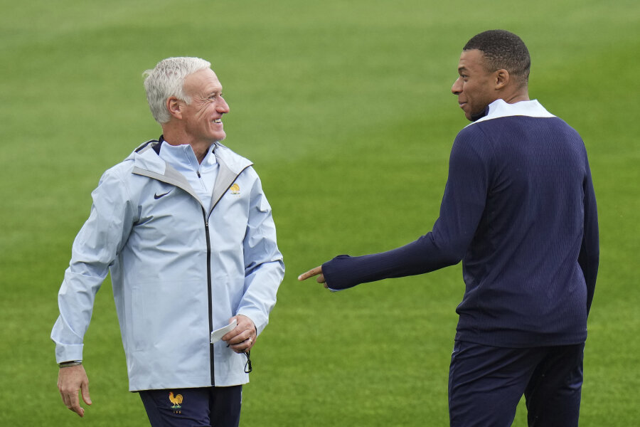 D. Deschamps: "The same ankle of K. Mbappe has hurt before"