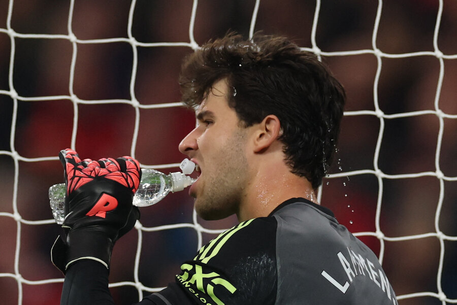 H. Maguire: 'S. Lamsensas is a top-class goalkeeper we have'